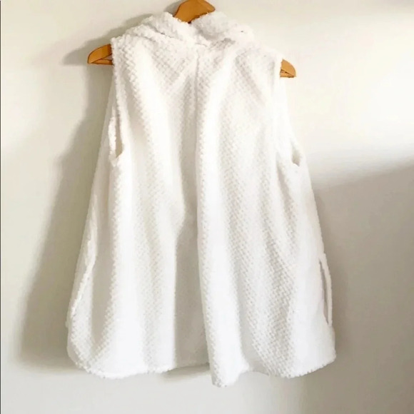Anthro Saturday Sunday Fluffy White Fleece Vest - Picture 8 of 11